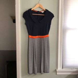 Boden dress size 4.  Hits just above knee